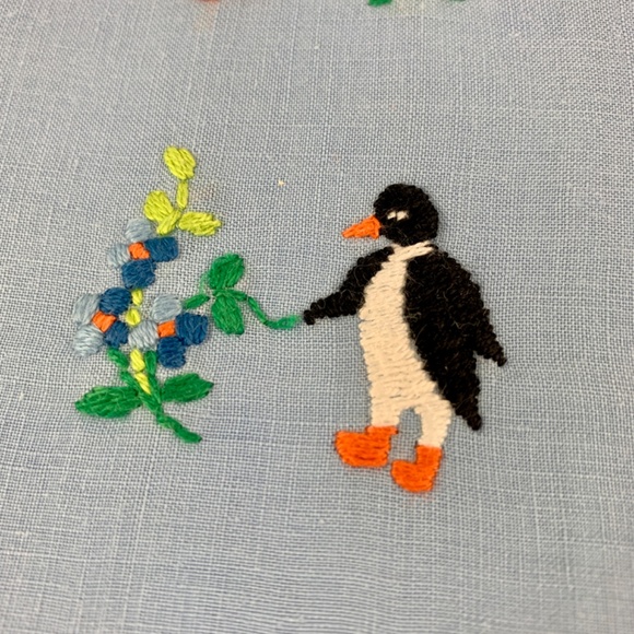 1960s Hand Embroidered Penguin Linen Guest Hand Towels, S/3 - Picture 3 of 6